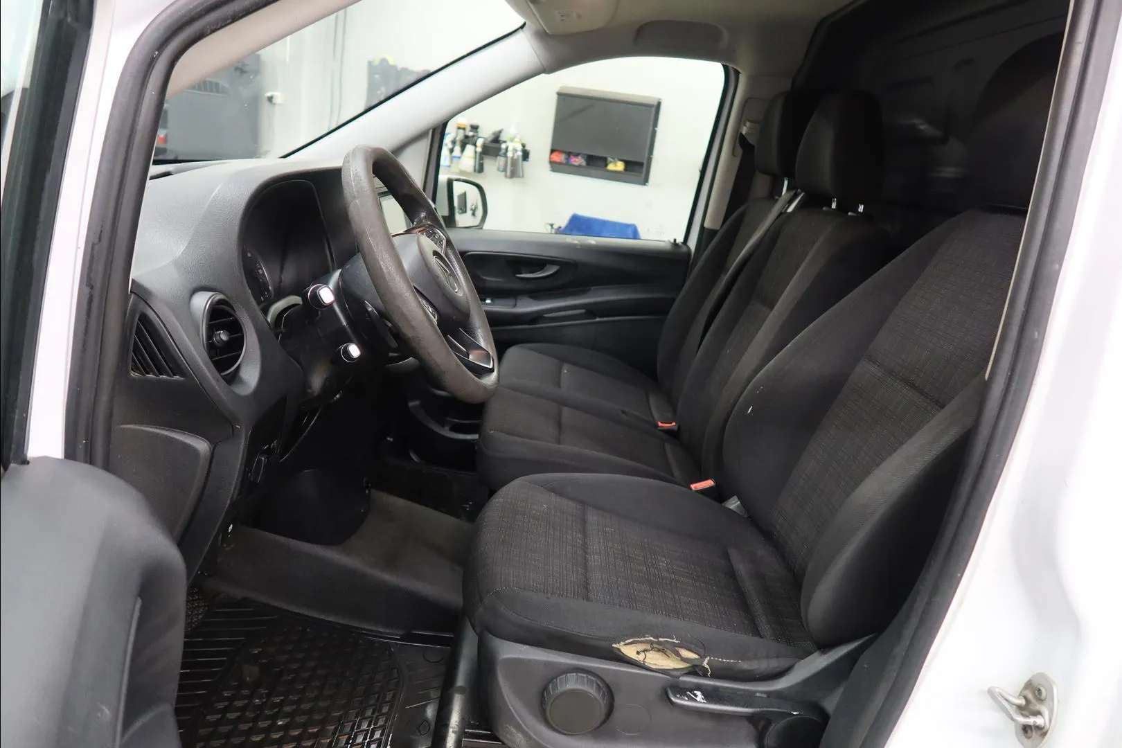 Mercedes-Benz Vito JLC-573 carousel image
