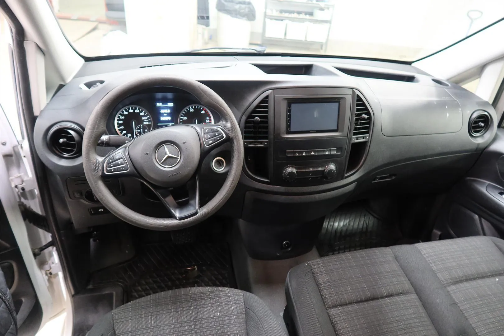 Mercedes-Benz Vito JLC-573 carousel image