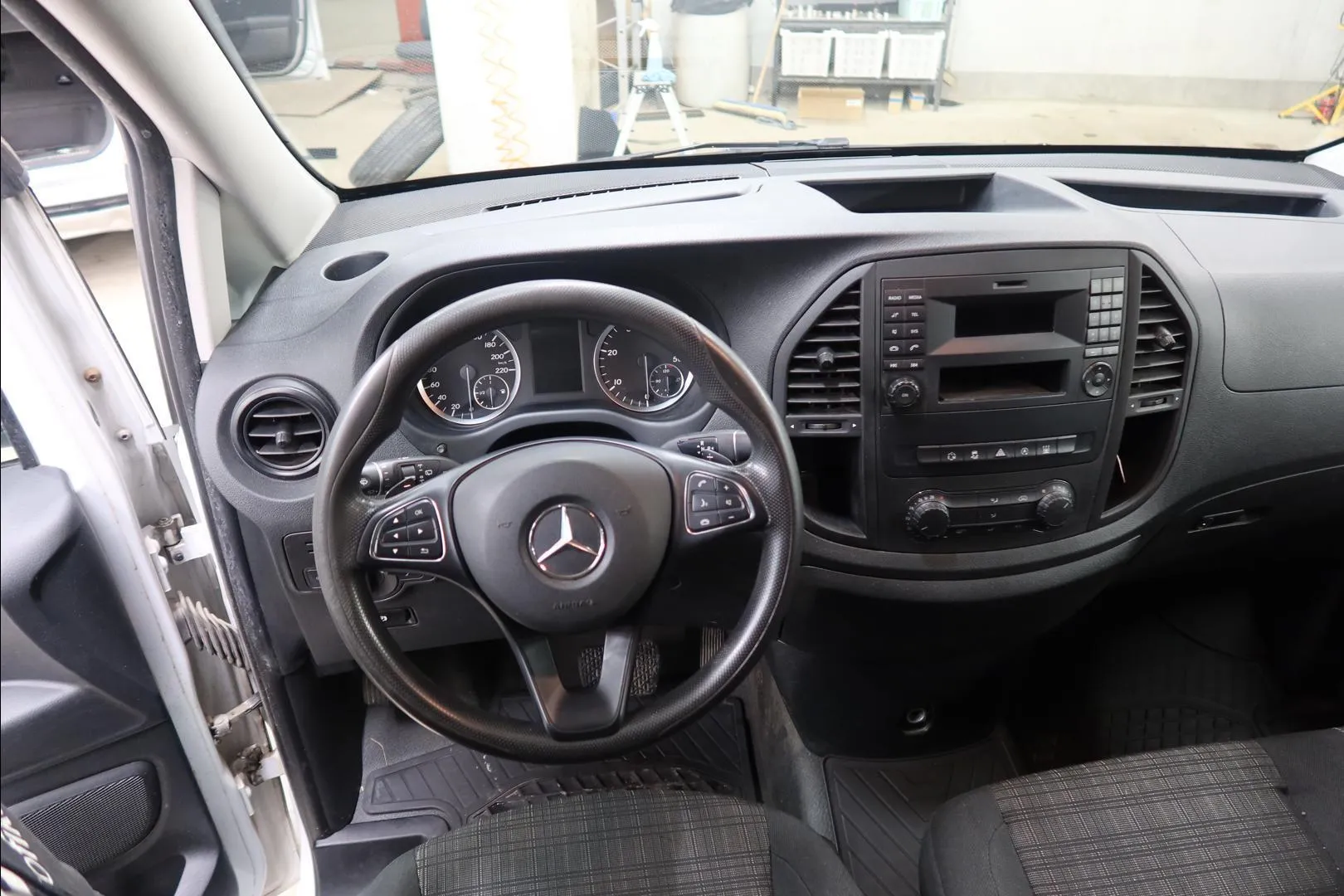 MERCEDES-BENZ Vito FMB-498 carousel image