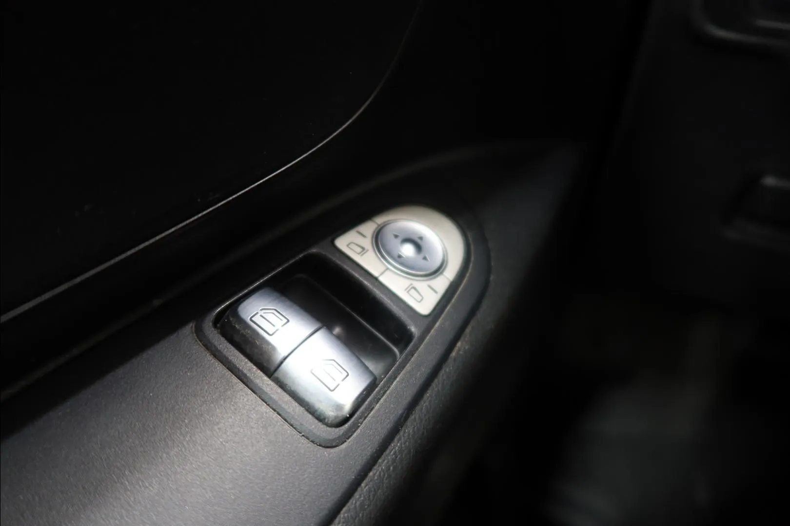 MERCEDES-BENZ Vito FMB-498 carousel image