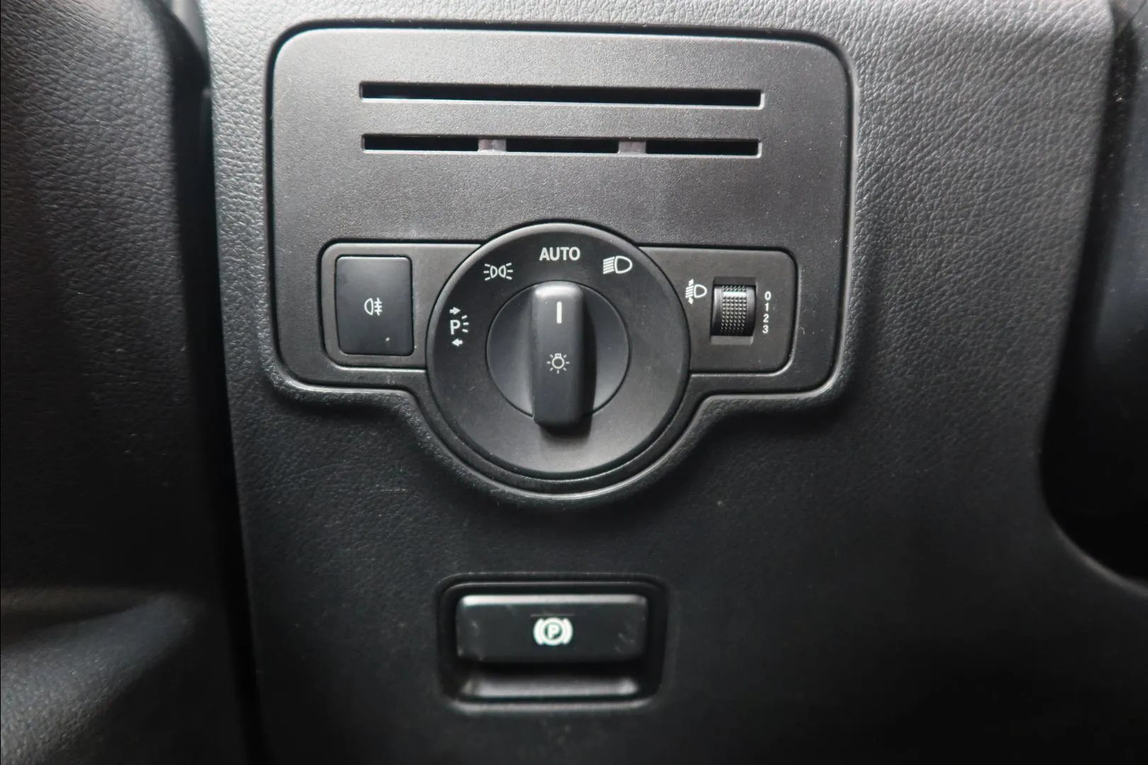 MERCEDES-BENZ Vito FMB-498 carousel image