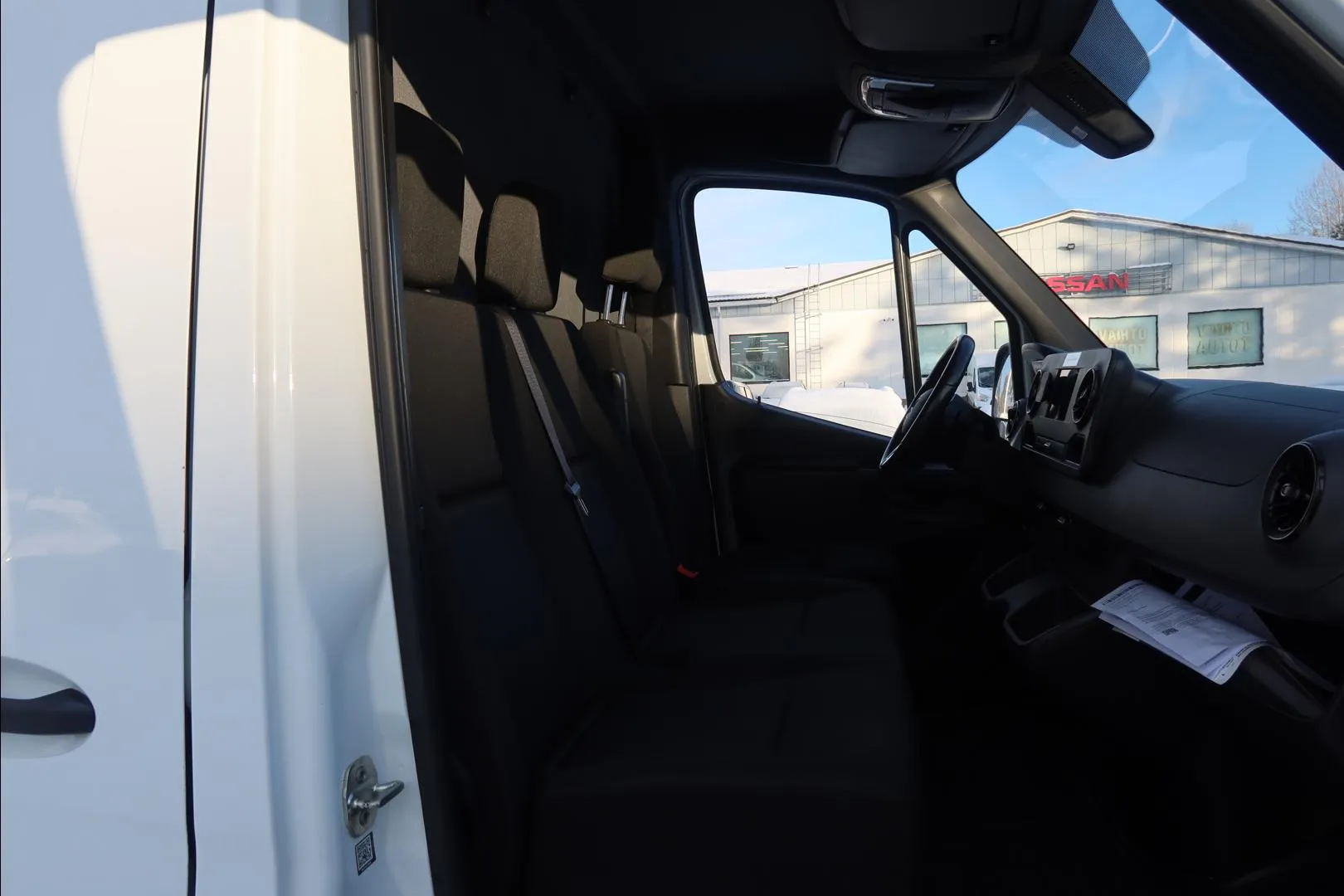 Mercedes-Benz Sprinter COT-647 carousel image