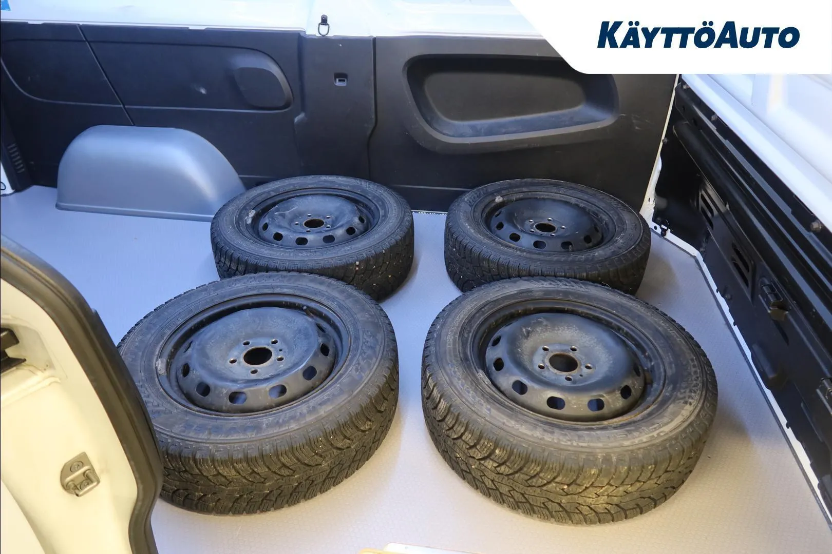 Nissan Primastar XSC-803 carousel image