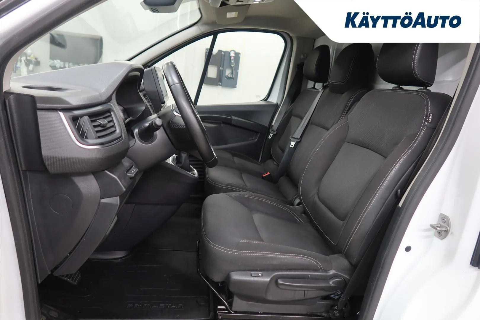 Nissan Primastar XSC-803 carousel image