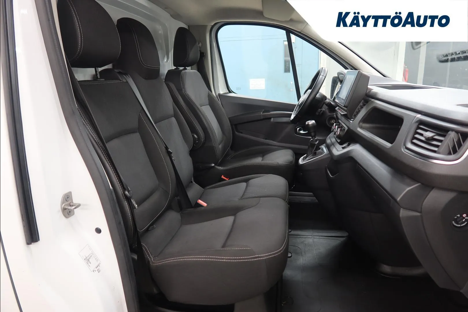 Nissan Primastar XSC-803 carousel image