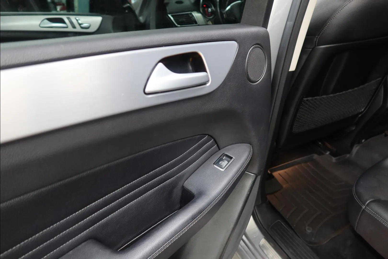 Mercedes-Benz GLE NLZ-298 carousel image