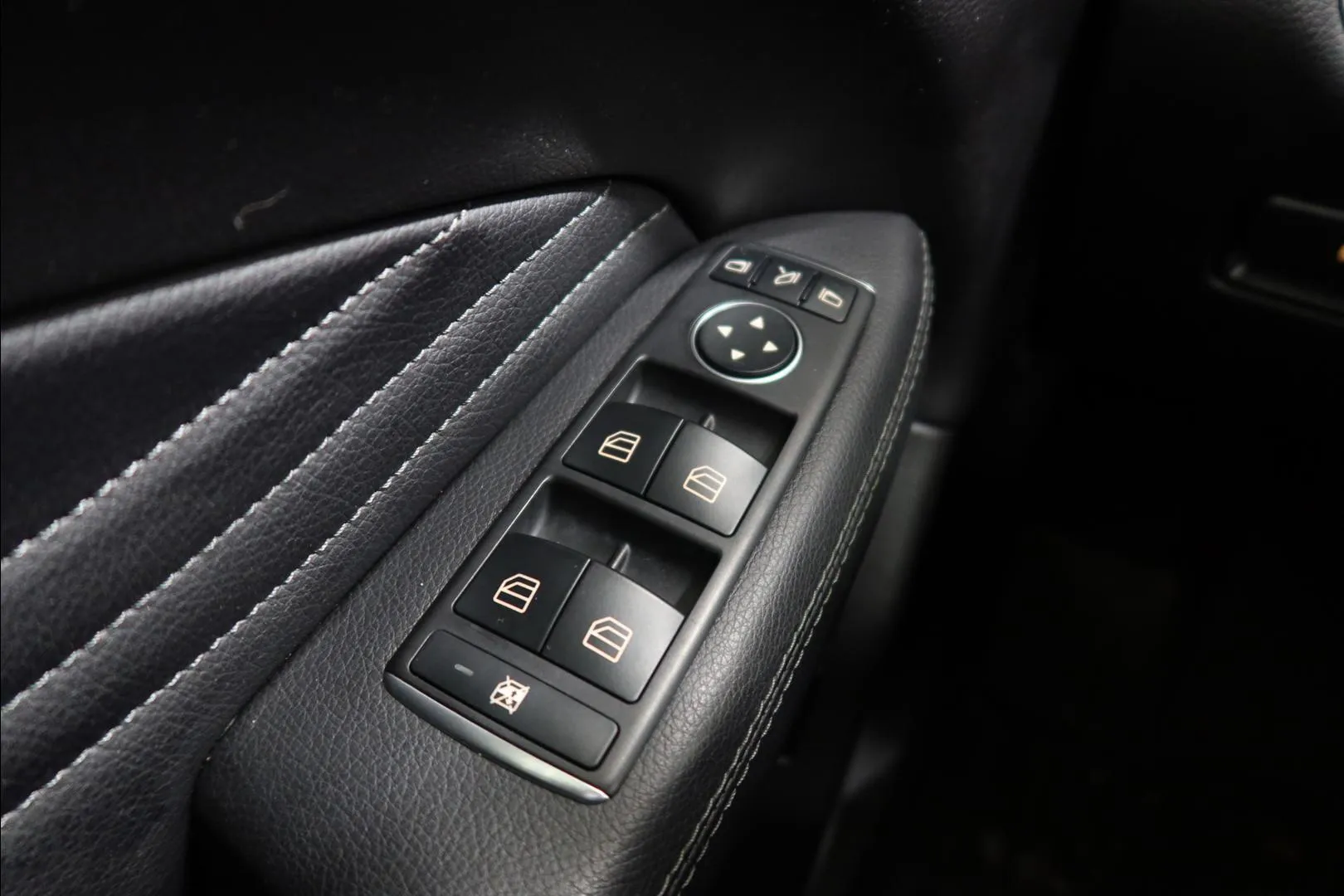 Mercedes-Benz GLE NLZ-298 carousel image