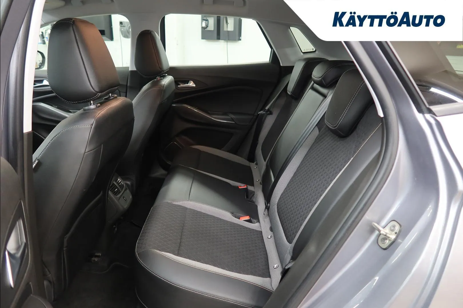 OPEL Grandland X ZNT-691 carousel image