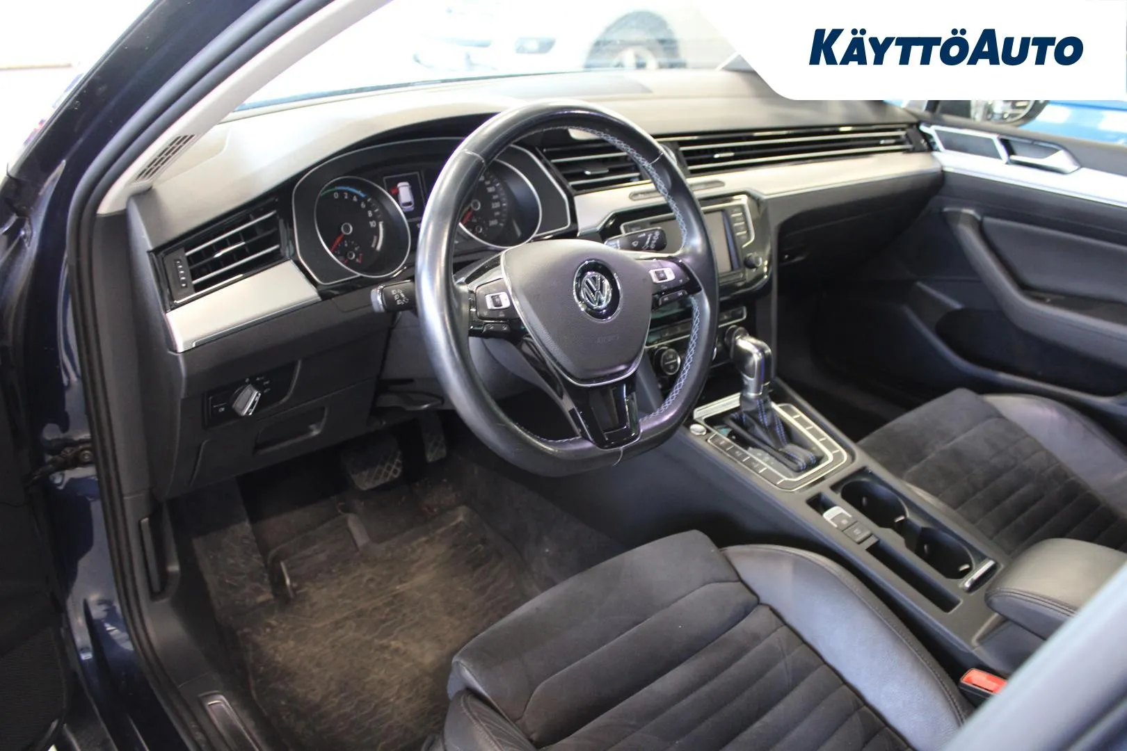 VOLKSWAGEN Passat JPL-699 carousel image