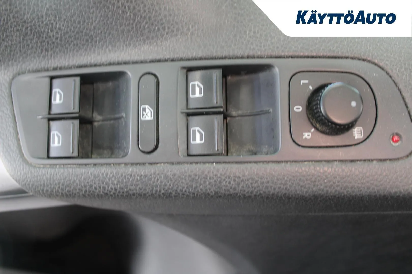 VOLKSWAGEN Tiguan SBZ-704 carousel image