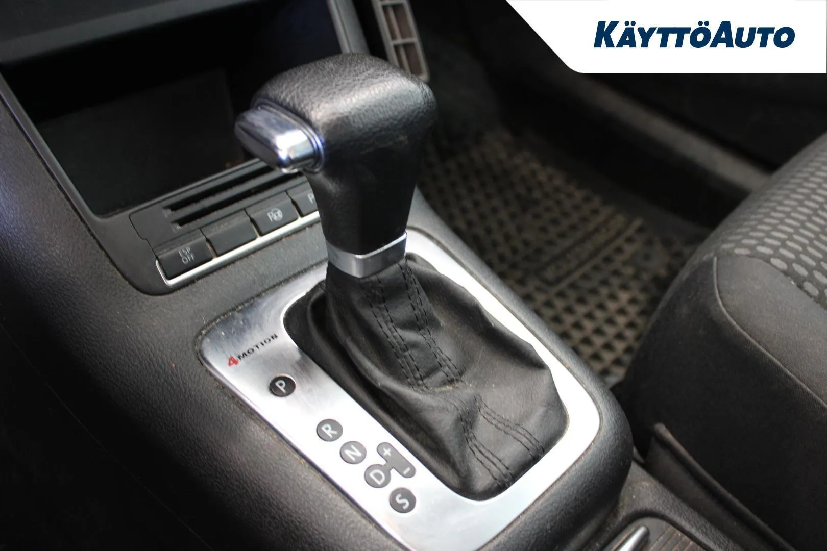 VOLKSWAGEN Tiguan SBZ-704 carousel image