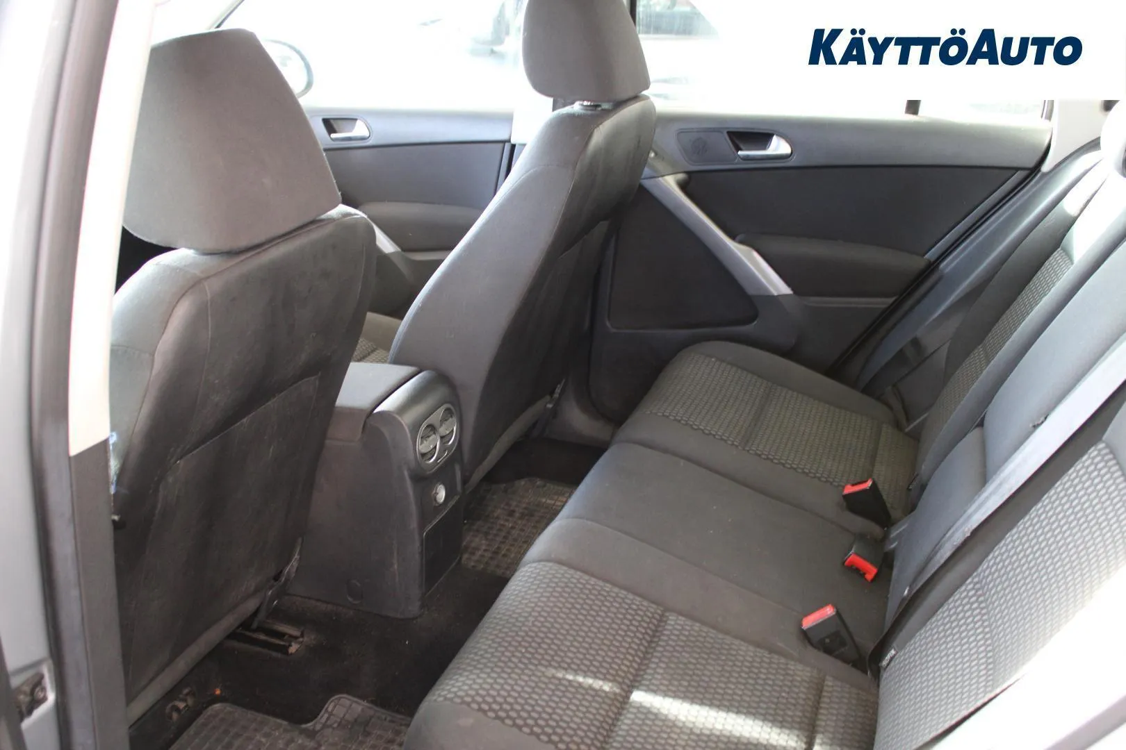 VOLKSWAGEN Tiguan SBZ-704 carousel image