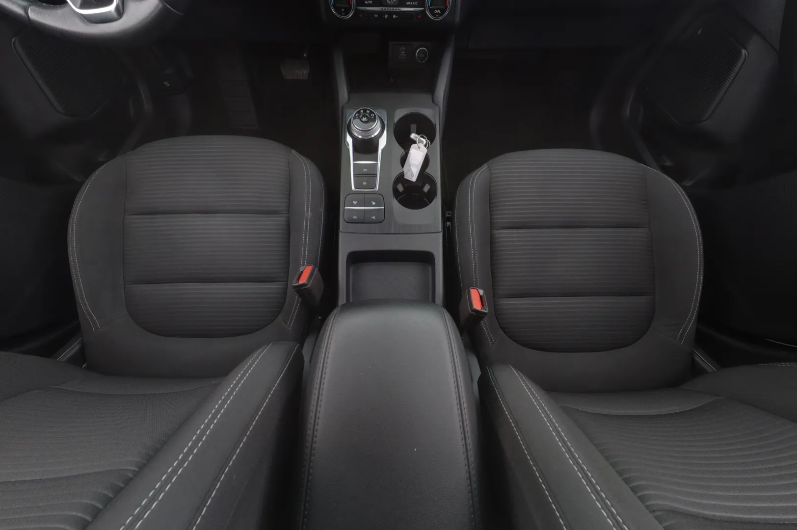 FORD Kuga IPZ-151 carousel image