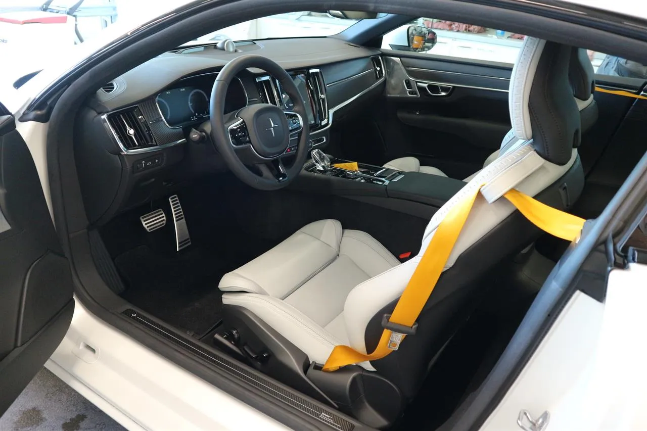 POLESTAR 1 ZOB-378 carousel image