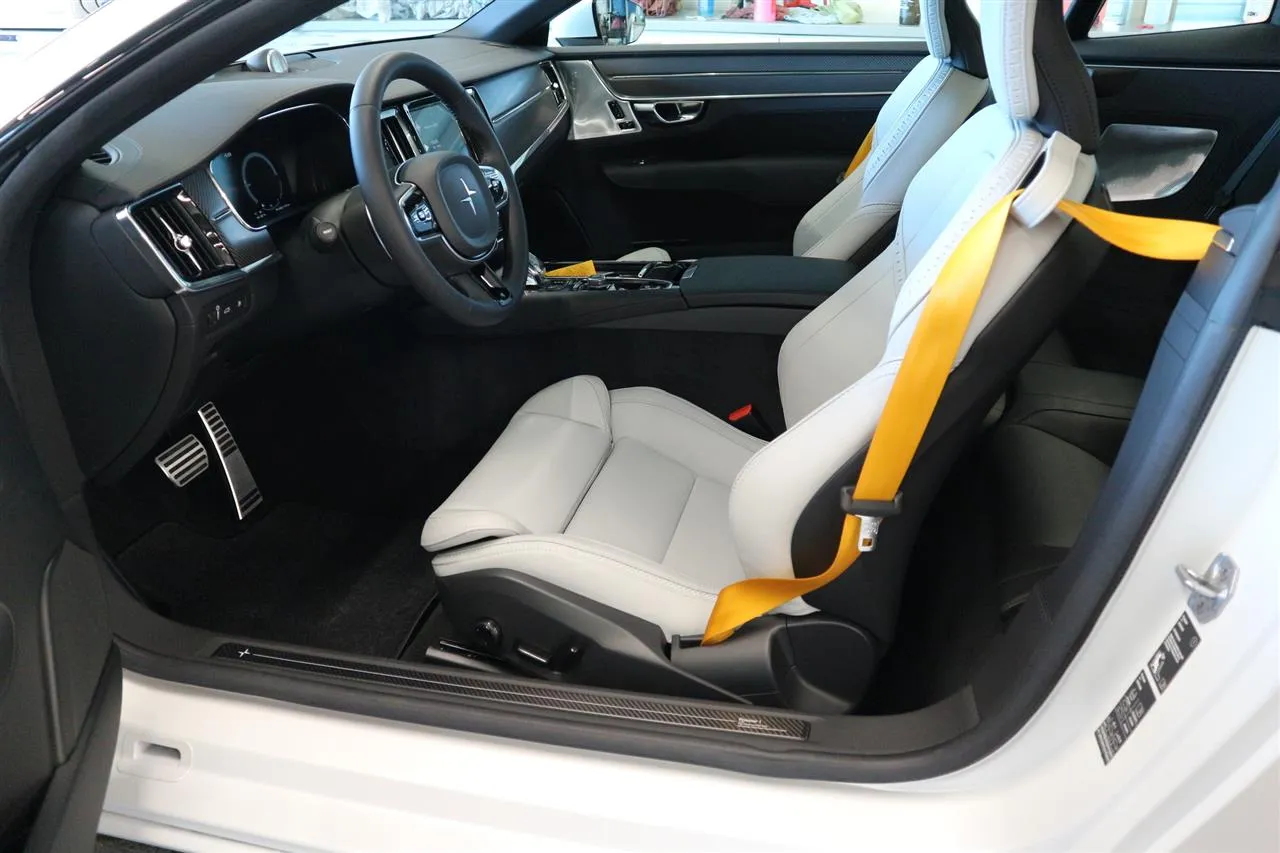 POLESTAR 1 ZOB-378 carousel image