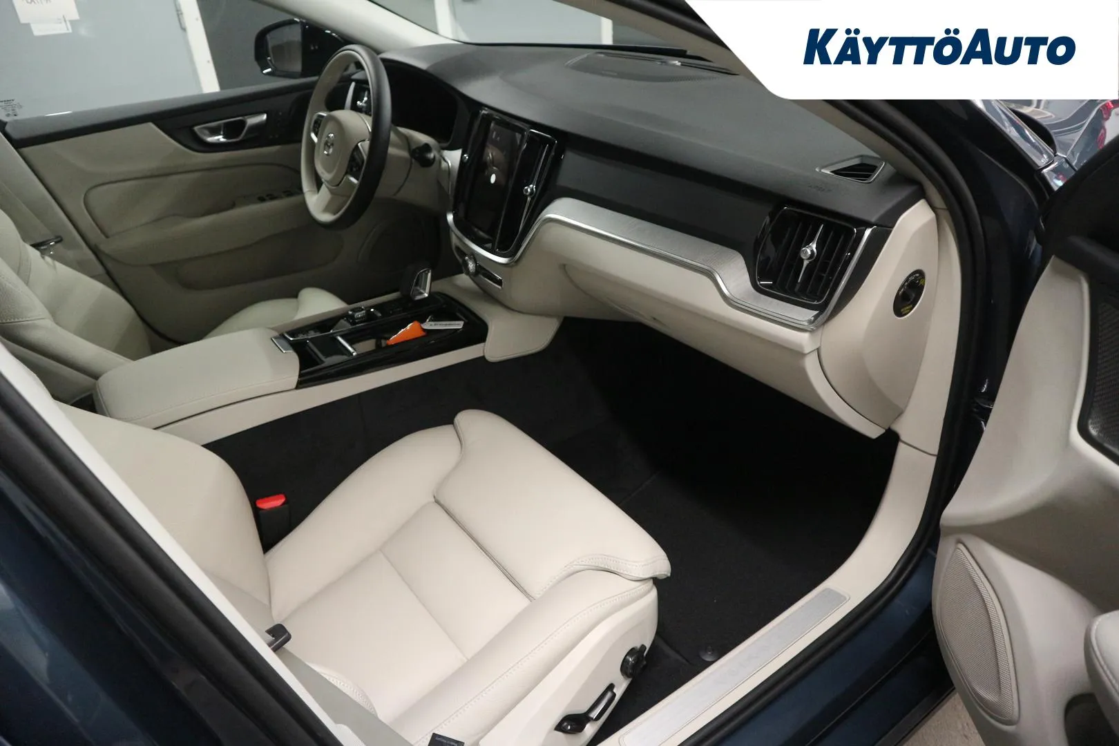 Volvo V60 JOF-302 carousel image