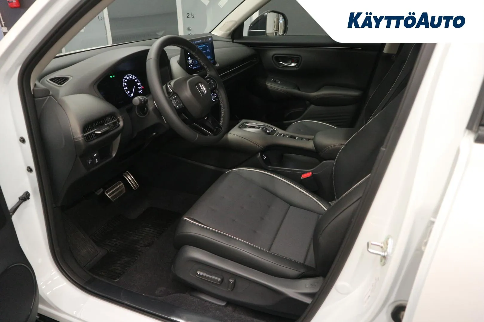 Honda ZR-V YYF-810 carousel image