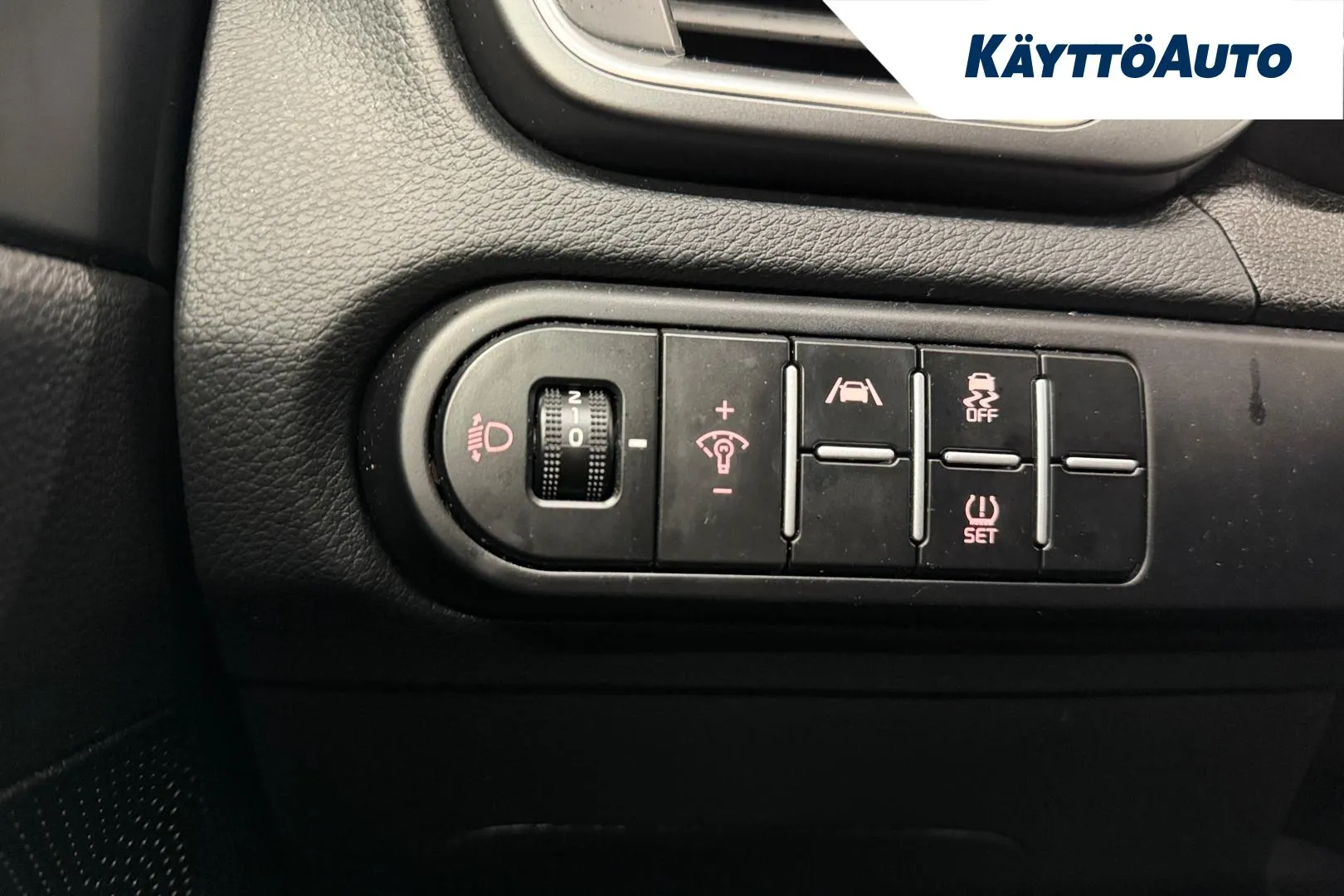 KIA Ceed KUS-660 carousel image