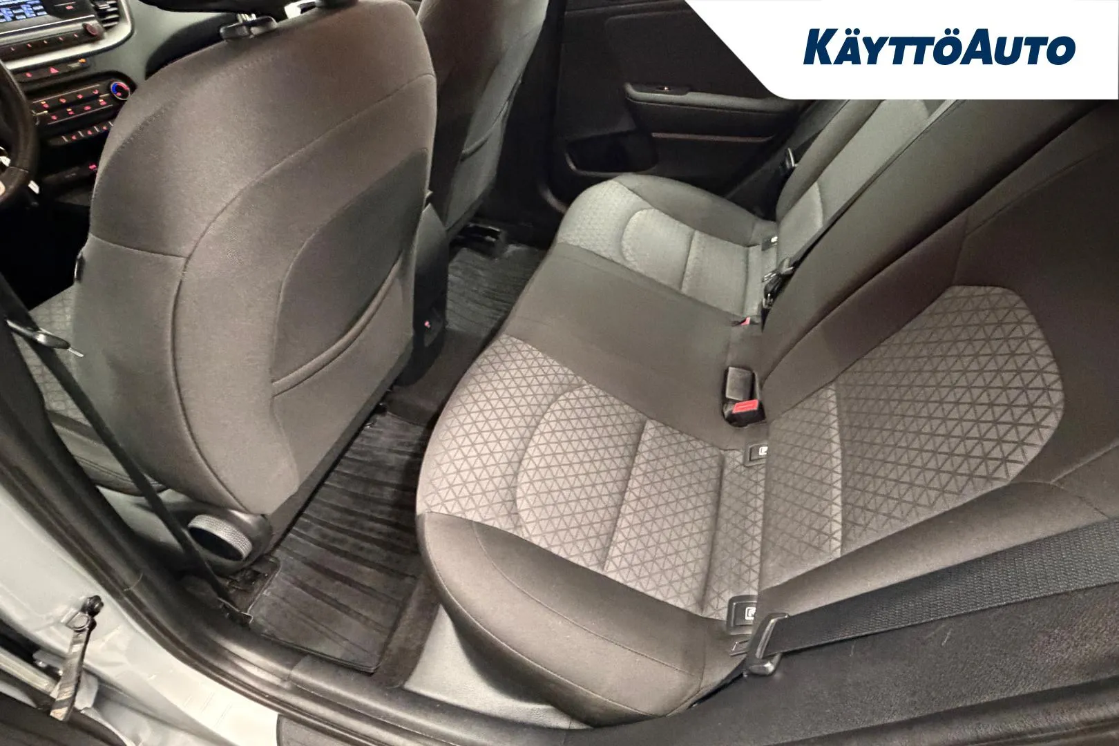 KIA Ceed KUS-660 carousel image