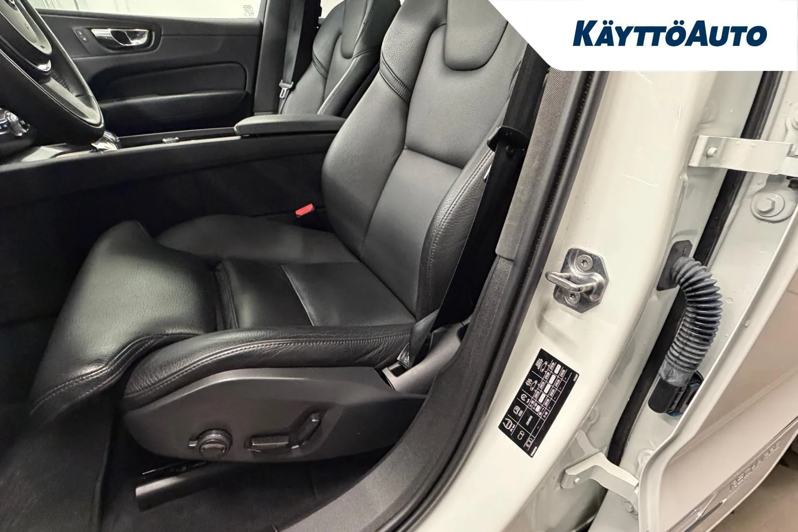 Volvo XC60 OZL-910 carousel image