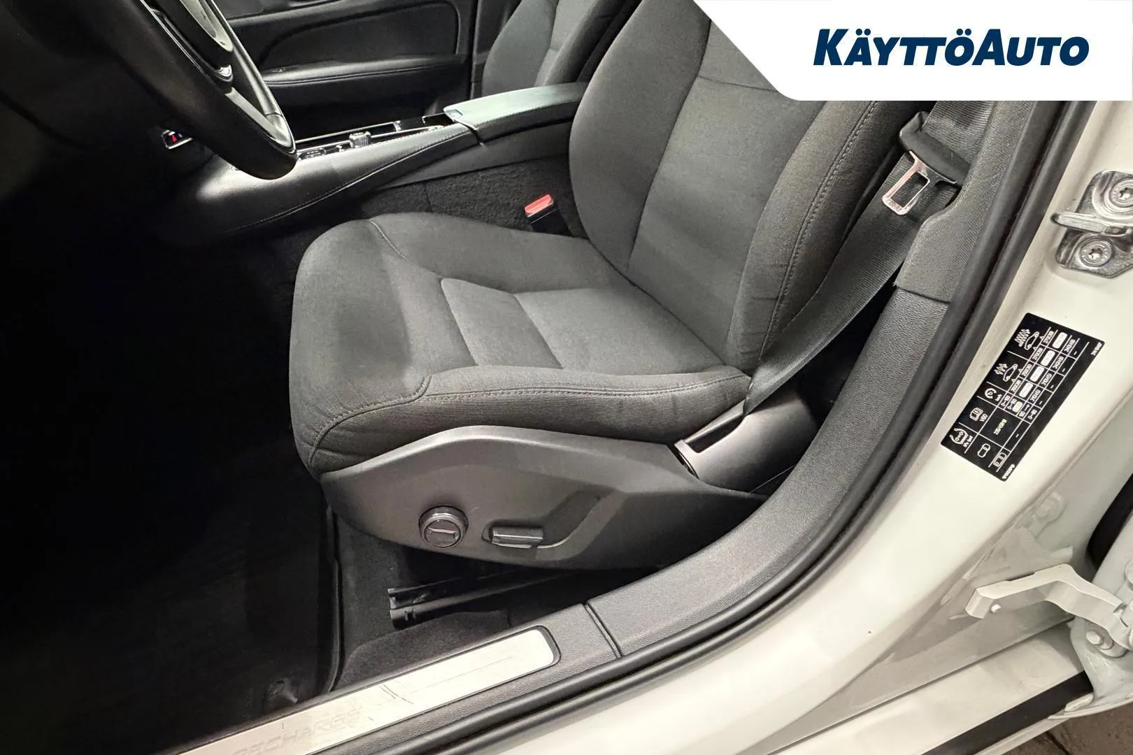 VOLVO V60 LSM-247 carousel image