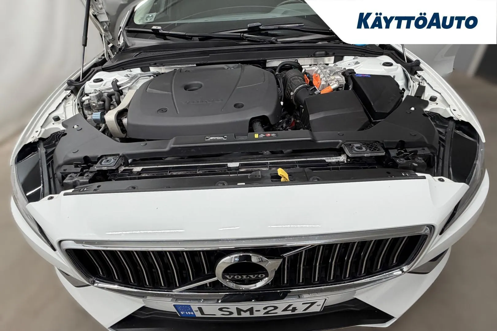 VOLVO V60 LSM-247 carousel image