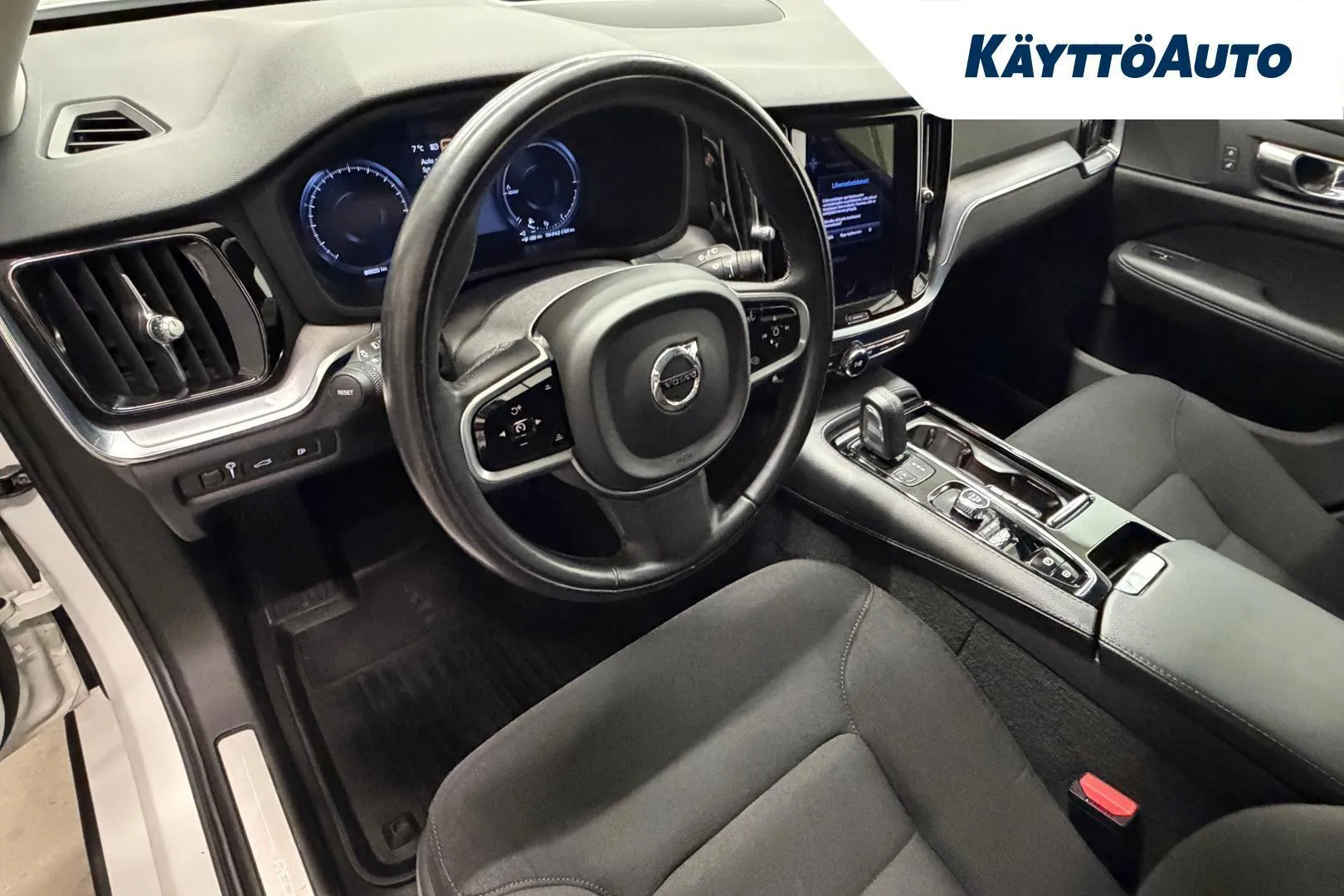 VOLVO V60 LSM-247 carousel image