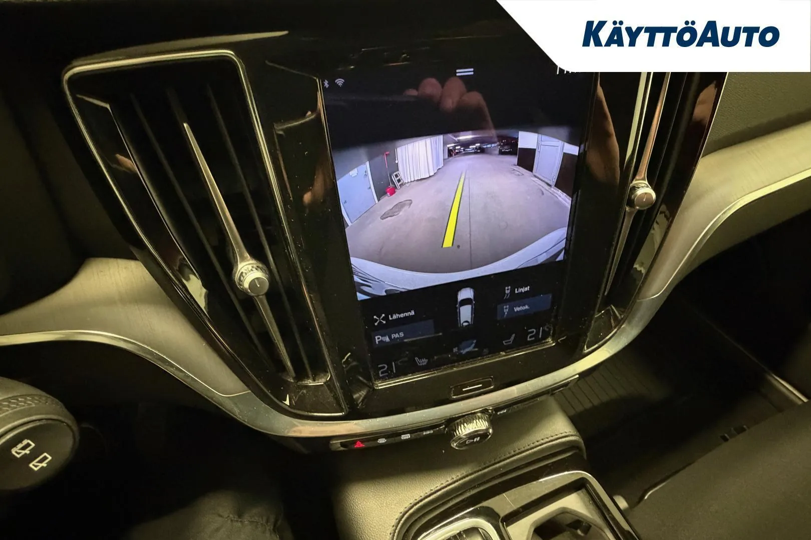 VOLVO V60 LSM-247 carousel image