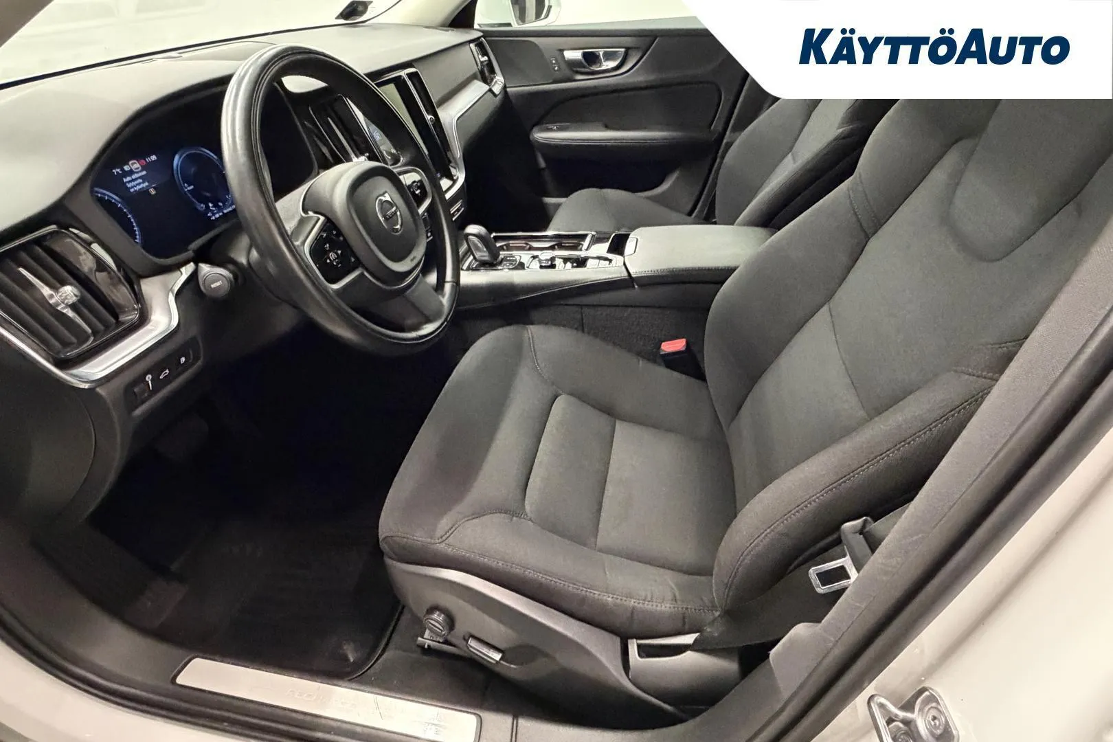 VOLVO V60 LSM-247 carousel image