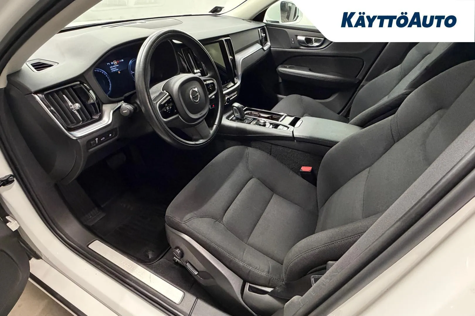 VOLVO V60 LSM-247 carousel image