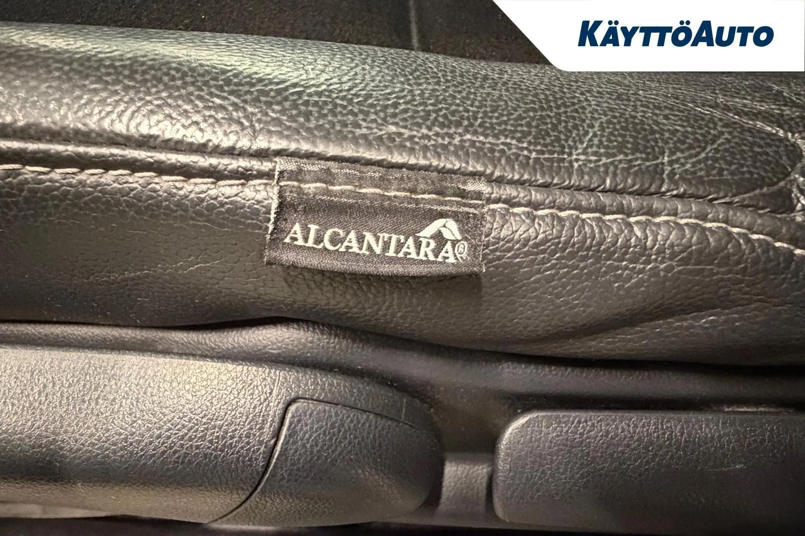 Honda CR-V XUO-888 carousel image