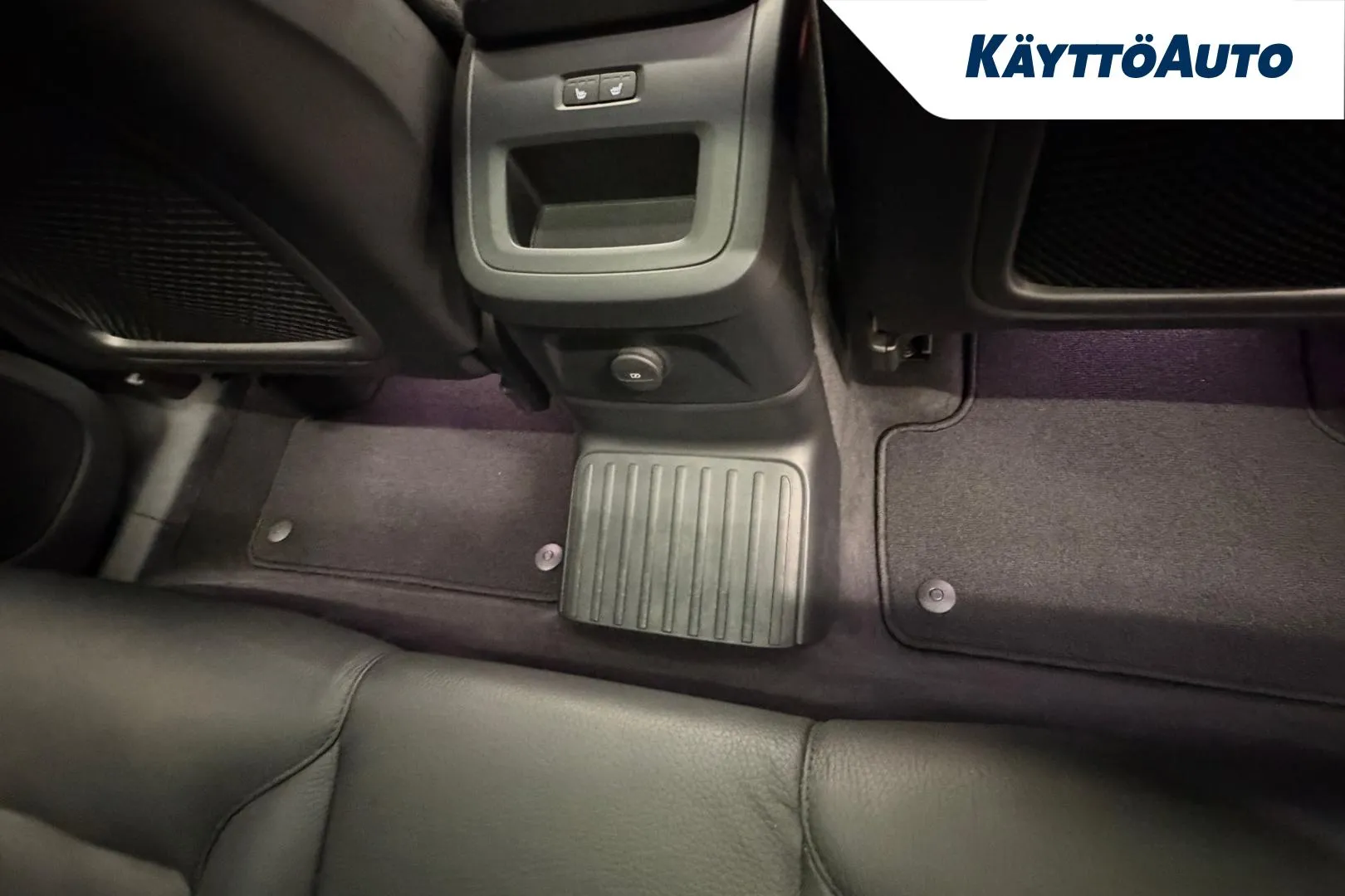 VOLVO XC60 FRH-323 carousel image