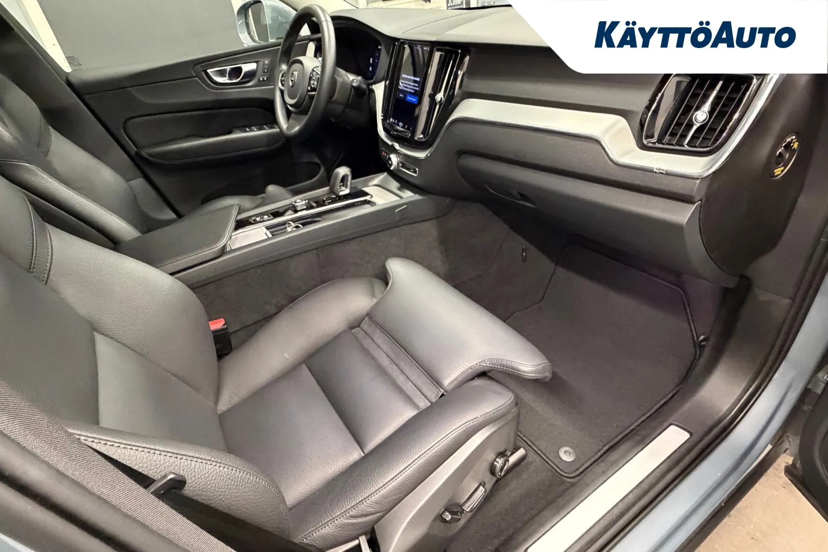 VOLVO XC60 FRH-323 carousel image