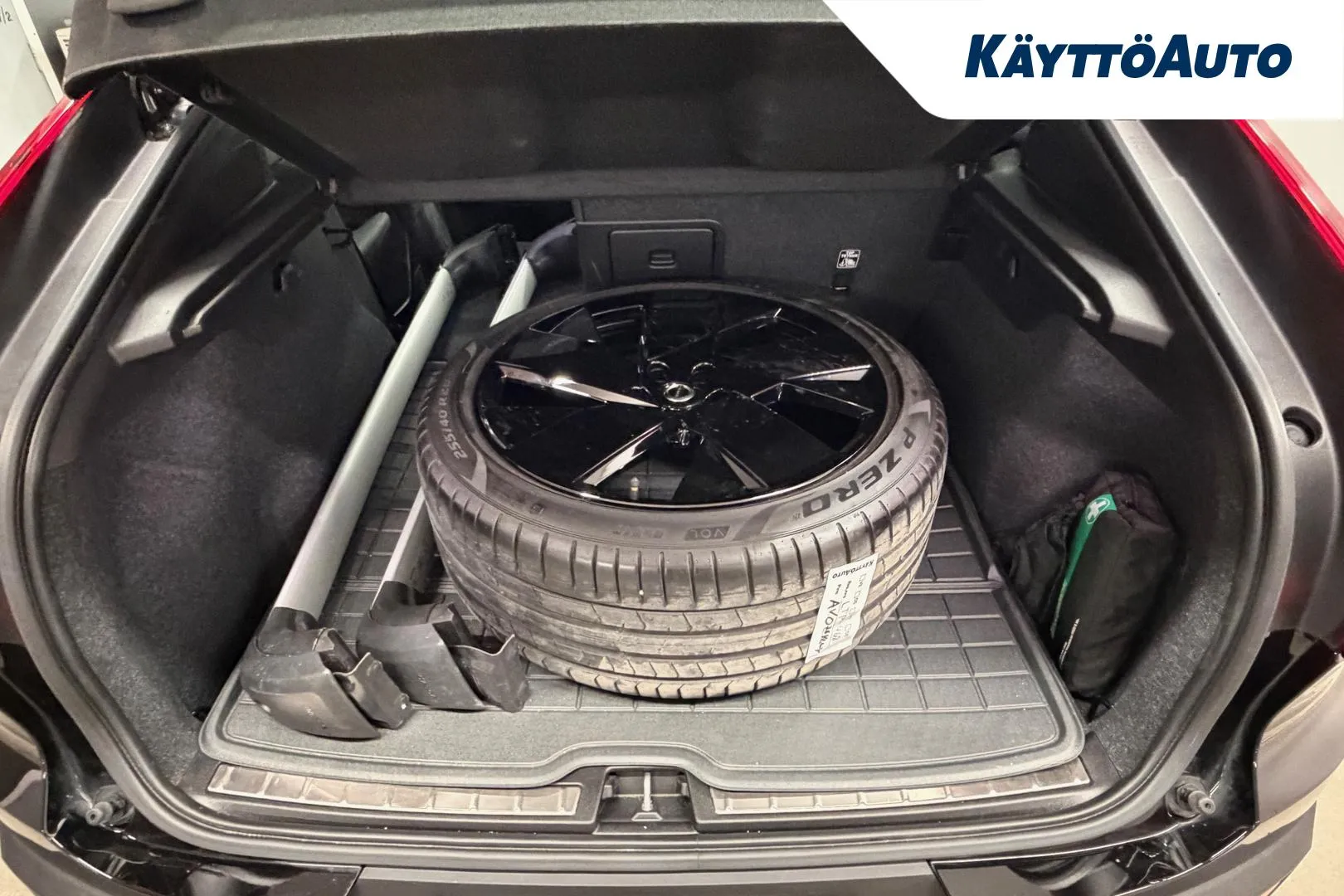 VOLVO EC40 LTP-468 carousel image