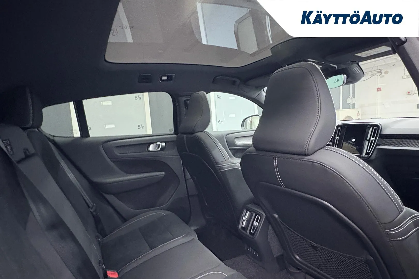 VOLVO EC40 RXU-215 carousel image