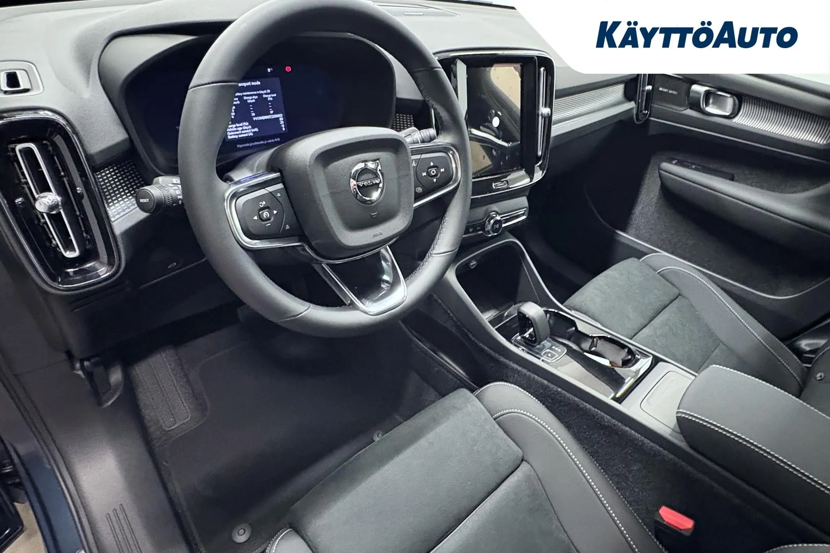 VOLVO EC40 RXU-215 carousel image