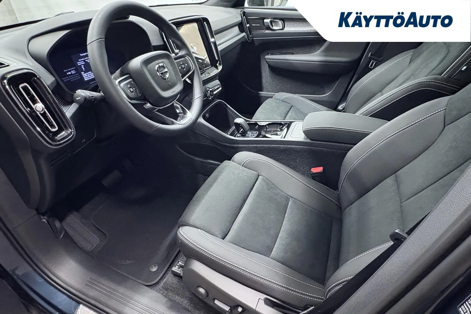 VOLVO EC40 RXU-215 carousel image