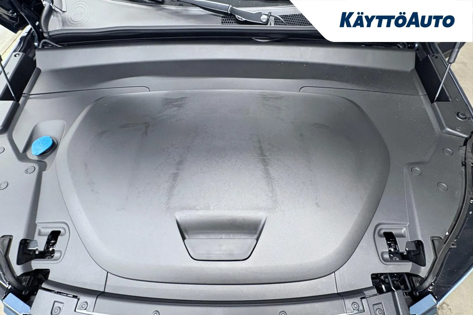 VOLVO EC40 RXU-215 carousel image