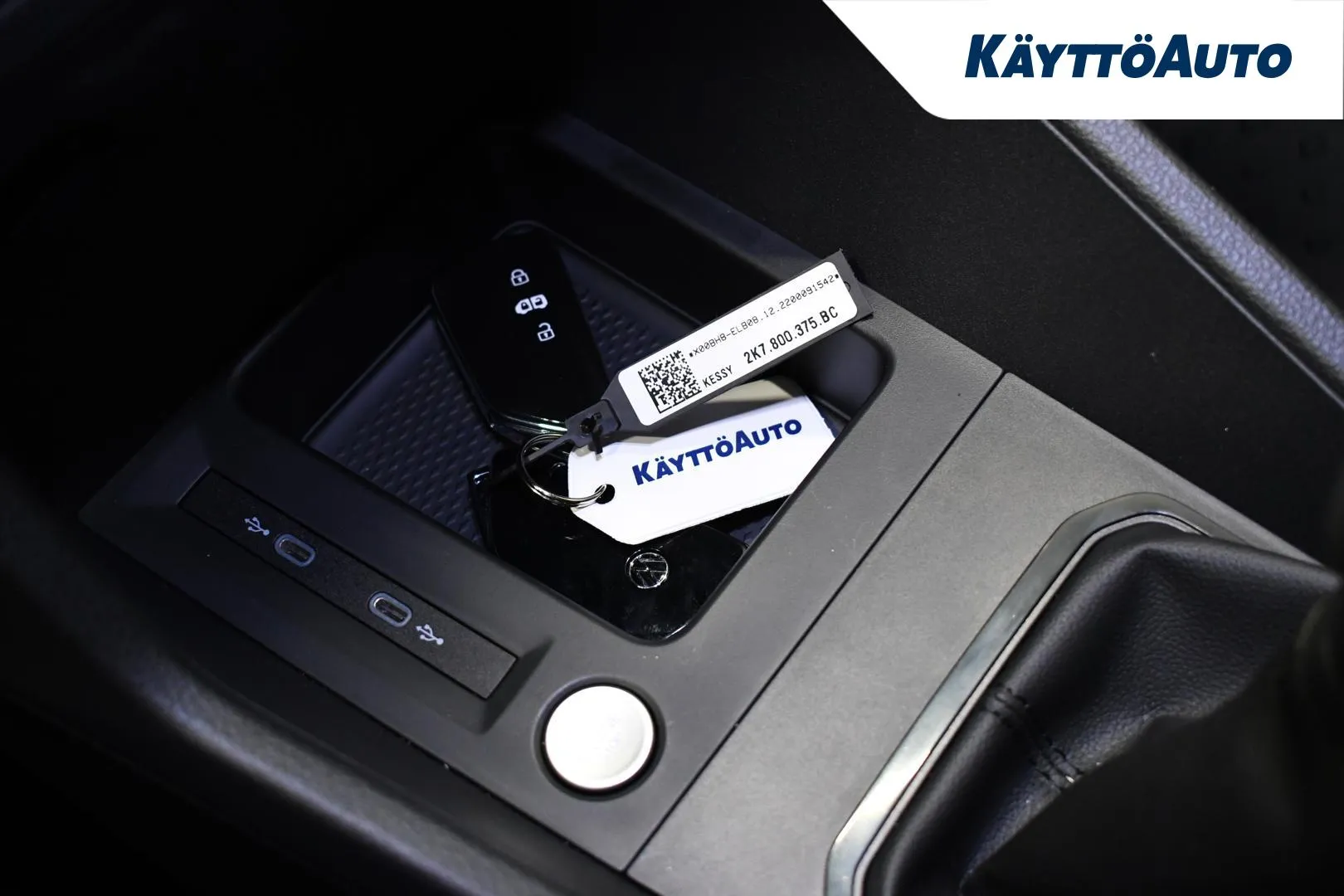 Volkswagen Caddy Maxi YMA-283 carousel image