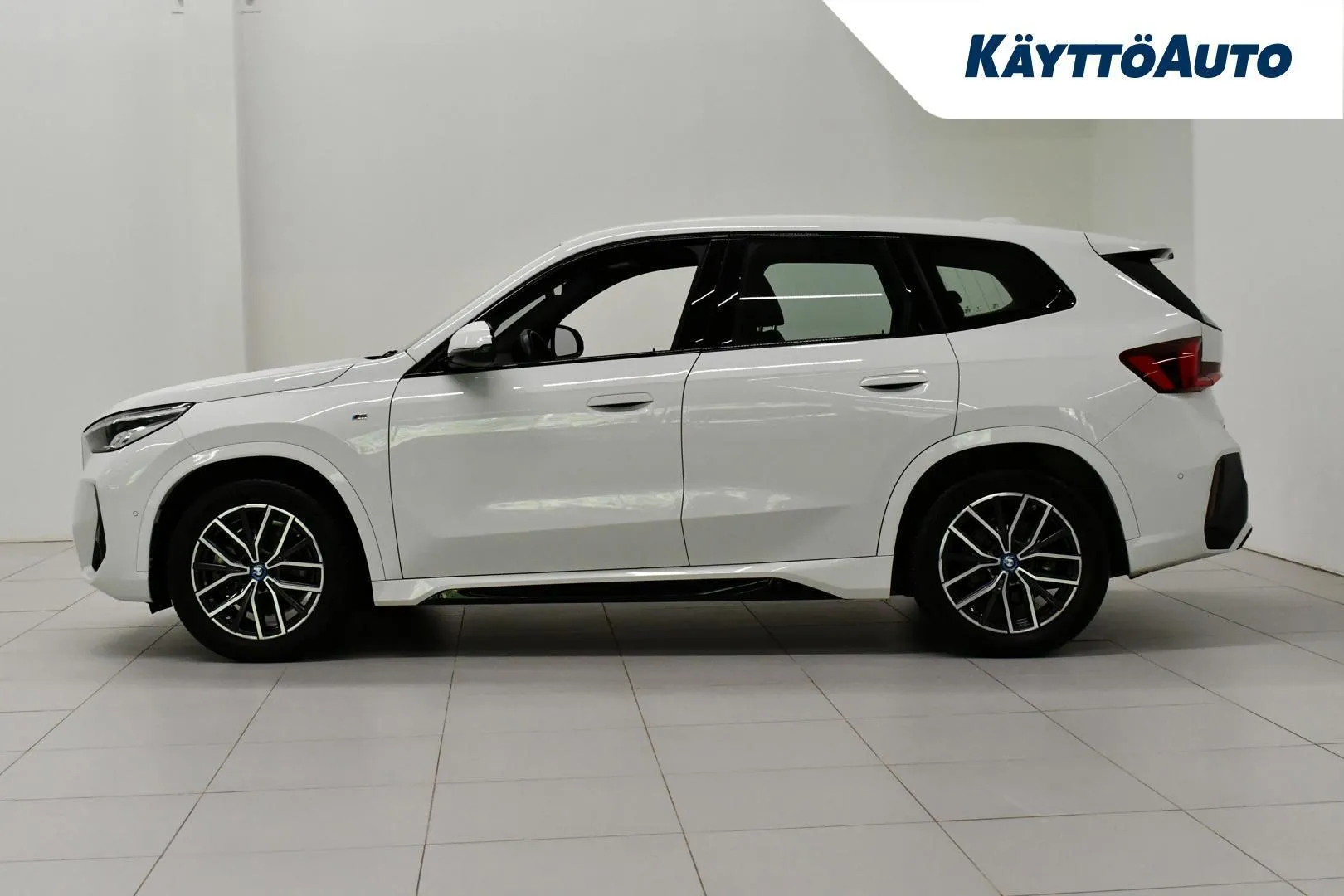 BMW iX1 OZX-370 carousel image