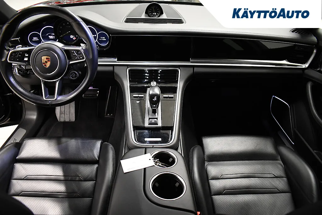 PORSCHE Panamera GZY-348 carousel image