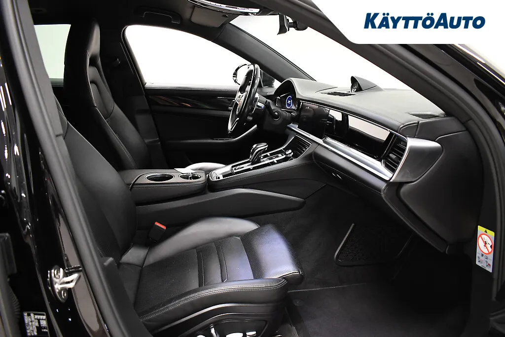 PORSCHE Panamera GZY-348 carousel image