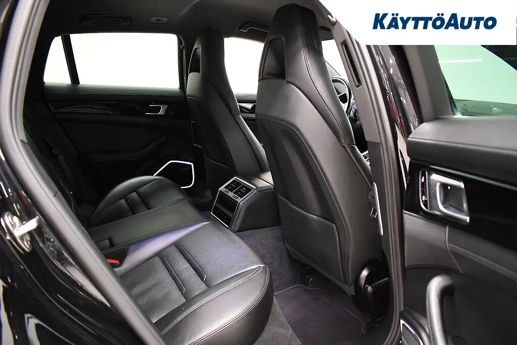 PORSCHE Panamera GZY-348 carousel image