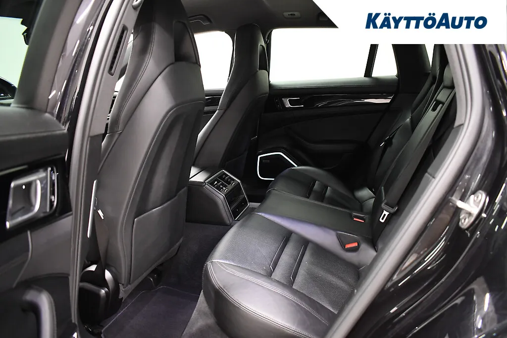 PORSCHE Panamera GZY-348 carousel image