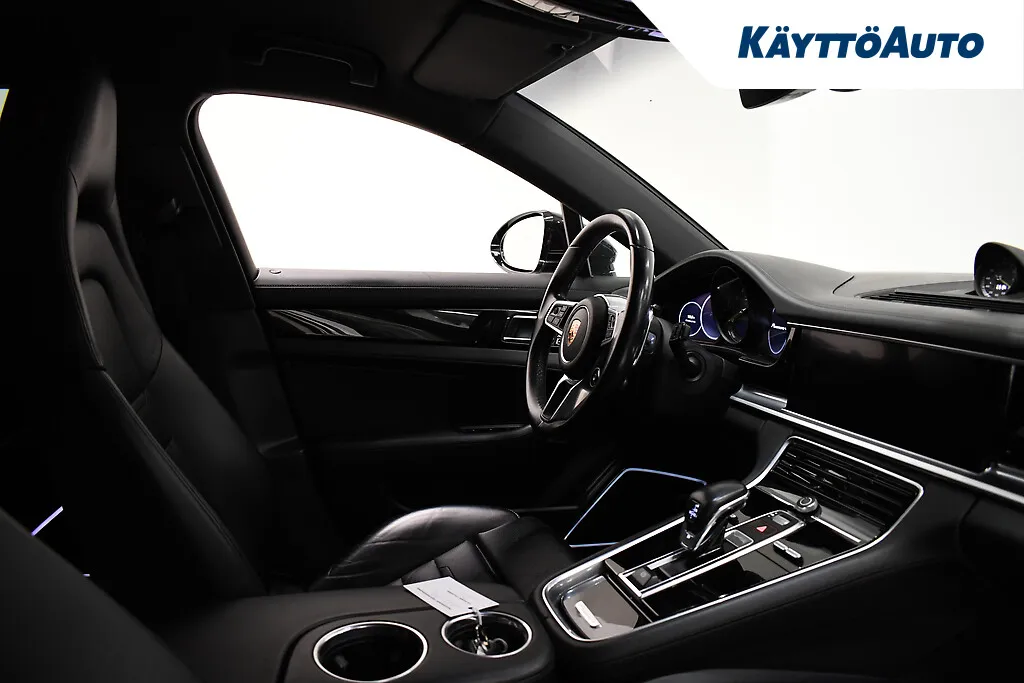 PORSCHE Panamera GZY-348 carousel image