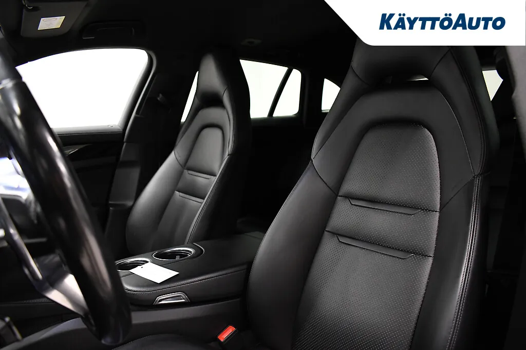 PORSCHE Panamera GZY-348 carousel image