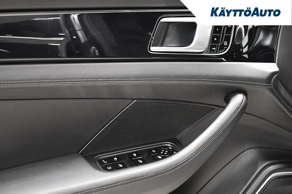 PORSCHE Panamera GZY-348 carousel image