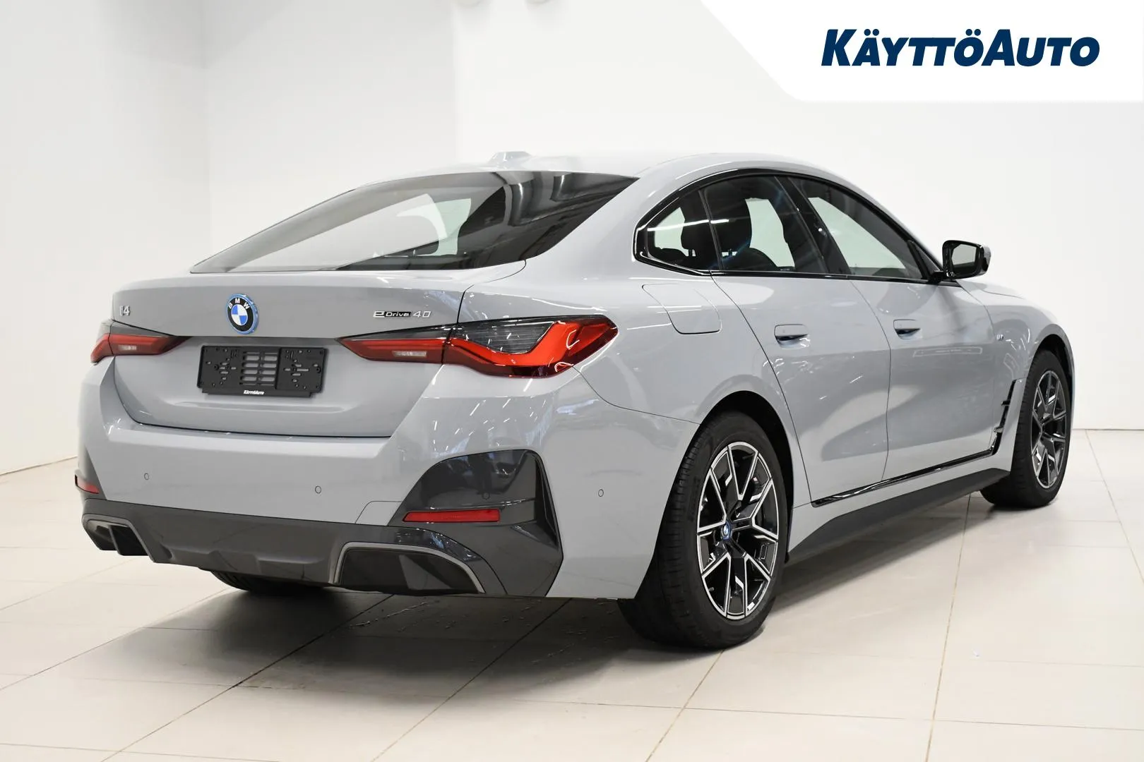 BMW i4 SPR-157 carousel image