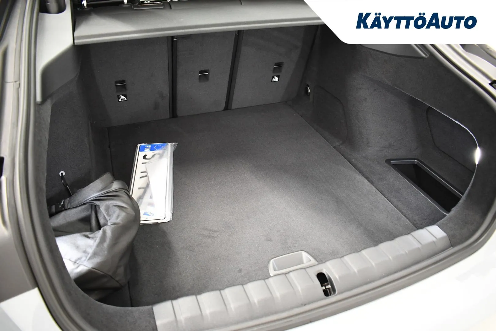 BMW i4 SPR-157 carousel image