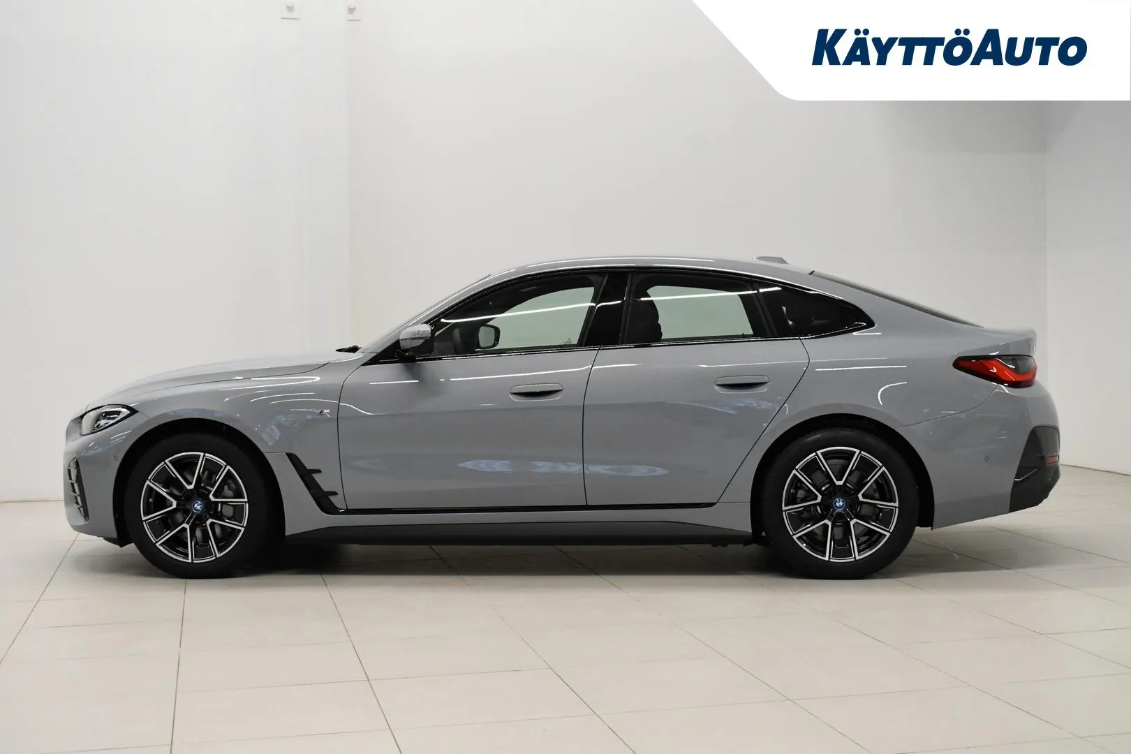 BMW i4 SPR-157 carousel image